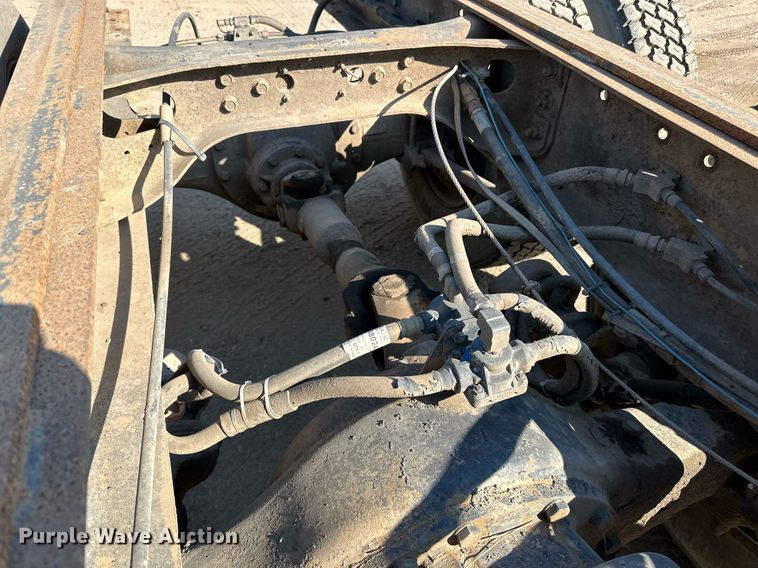 image for item LR9520 1989 International  F9370 semi truck