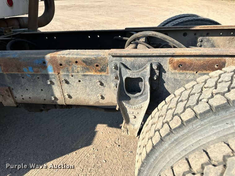 image for item LR9520 1989 International  F9370 semi truck