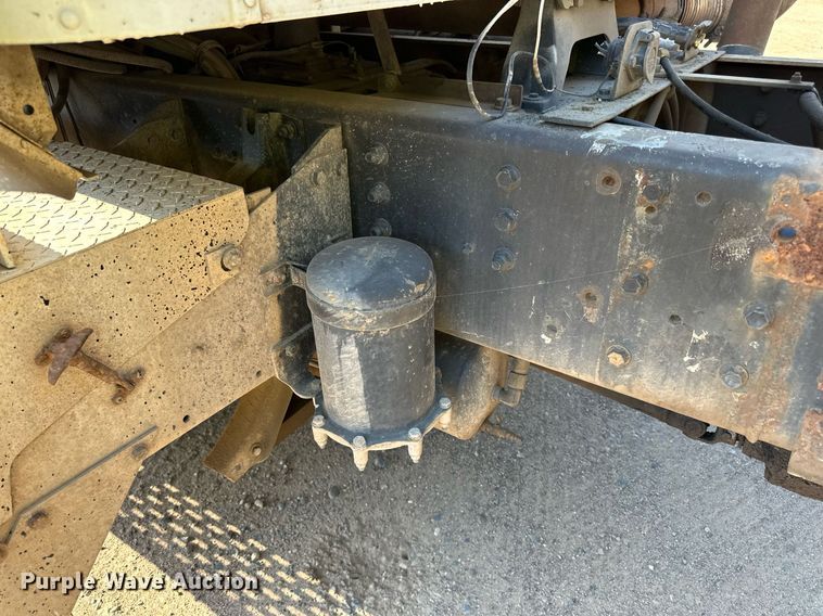 image for item LR9520 1989 International  F9370 semi truck