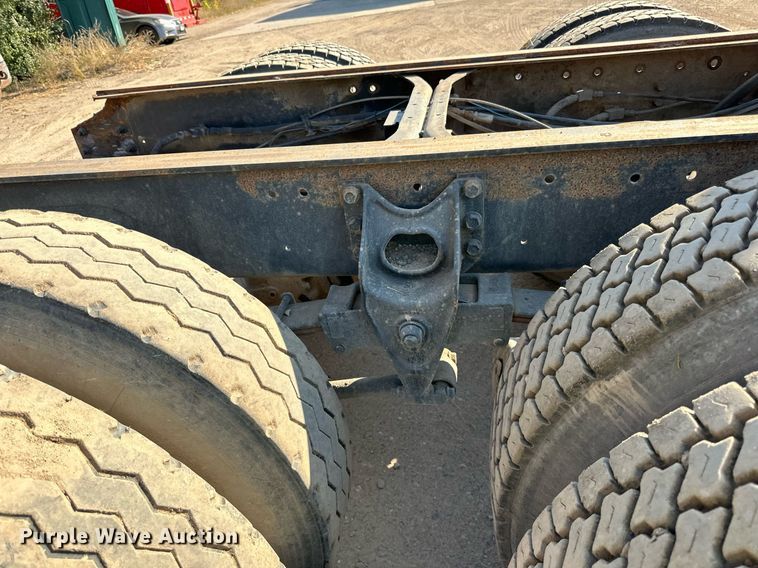 image for item LR9520 1989 International  F9370 semi truck