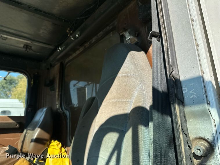 image for item LR9520 1989 International  F9370 semi truck