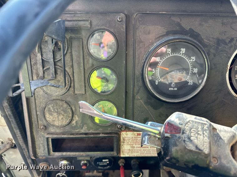 image for item LR9520 1989 International  F9370 semi truck