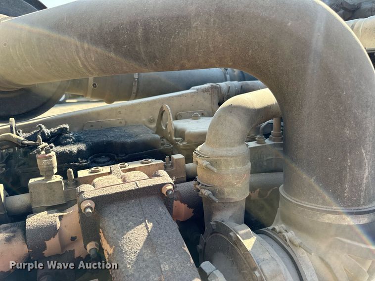 image for item LR9520 1989 International  F9370 semi truck