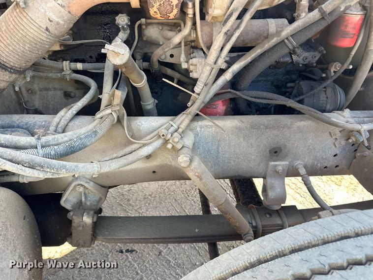 image for item LR9520 1989 International  F9370 semi truck