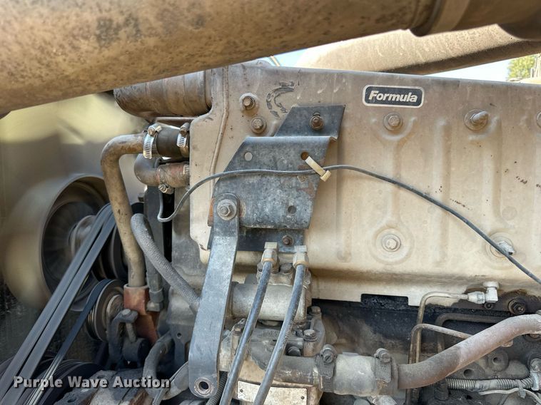 image for item LR9520 1989 International  F9370 semi truck