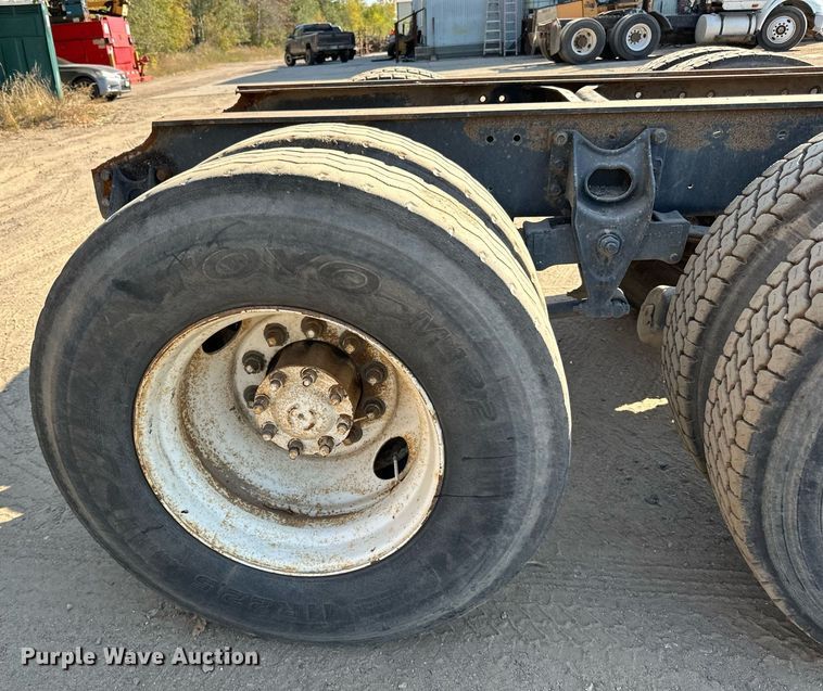 image for item LR9520 1989 International  F9370 semi truck