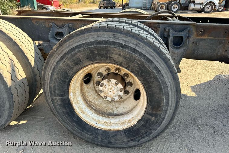 image for item LR9520 1989 International  F9370 semi truck