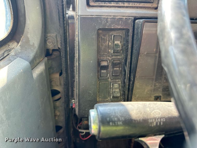 image for item LR9521 1993 International  8200 tank truck