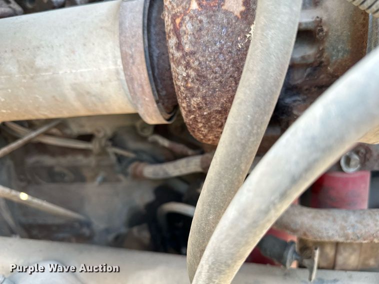 image for item LR9521 1993 International  8200 tank truck