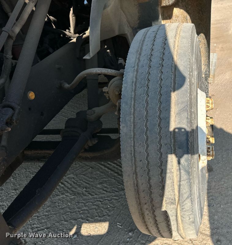 image for item LR9521 1993 International  8200 tank truck