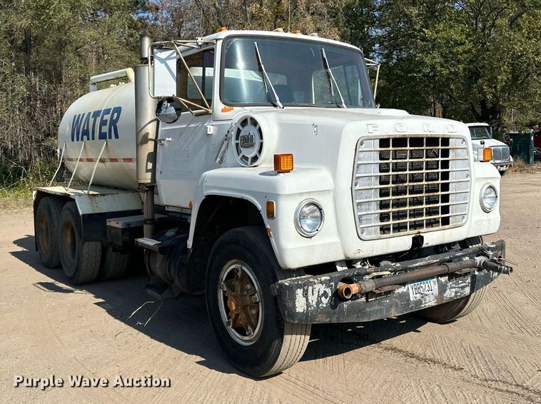 image for item LR9523 1980 Ford  8000 water truck