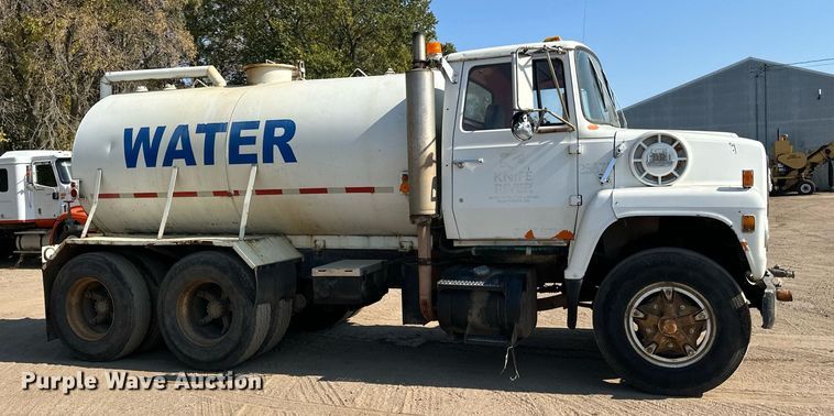 image for item LR9523 1980 Ford  8000 water truck
