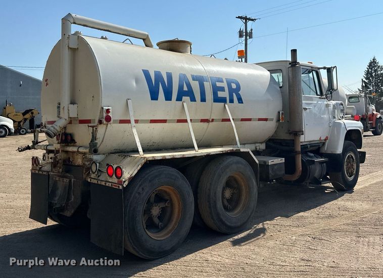 image for item LR9523 1980 Ford  8000 water truck
