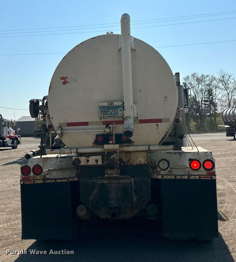 image for item LR9523 1980 Ford  8000 water truck