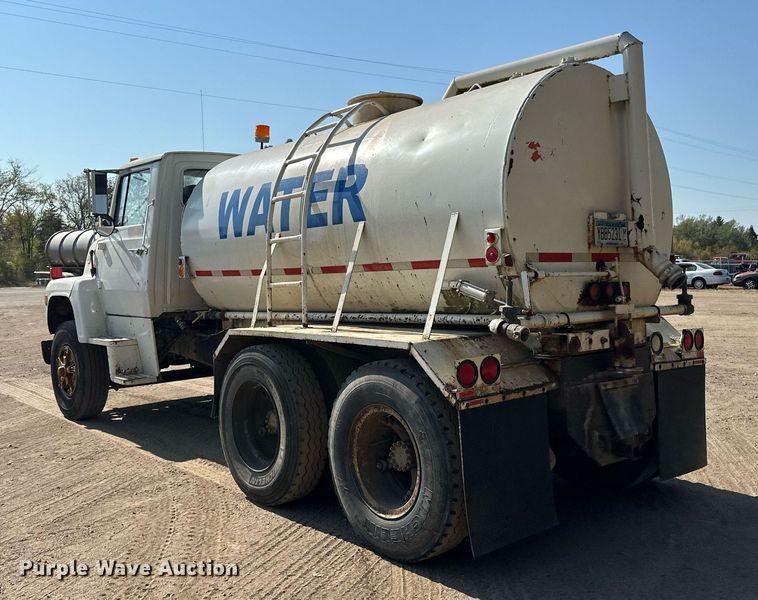 image for item LR9523 1980 Ford  8000 water truck