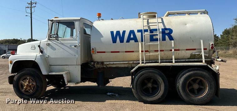 image for item LR9523 1980 Ford  8000 water truck