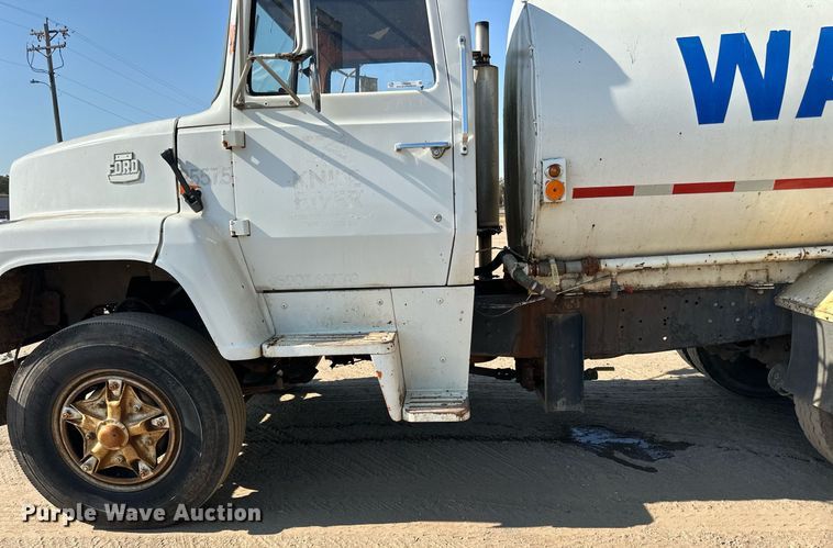image for item LR9523 1980 Ford  8000 water truck