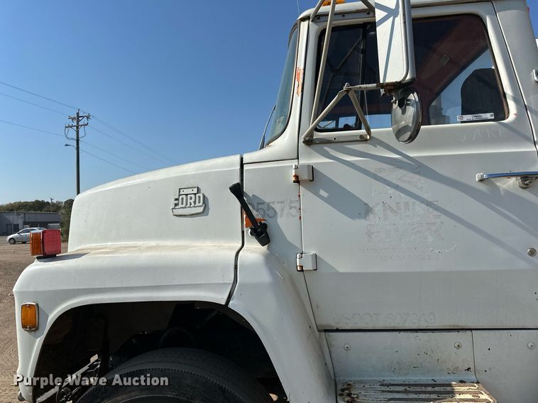 image for item LR9523 1980 Ford  8000 water truck