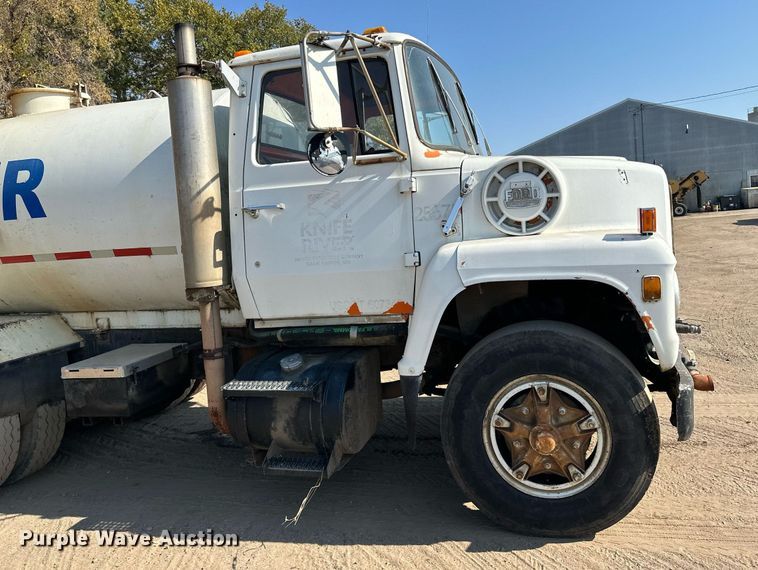 image for item LR9523 1980 Ford  8000 water truck