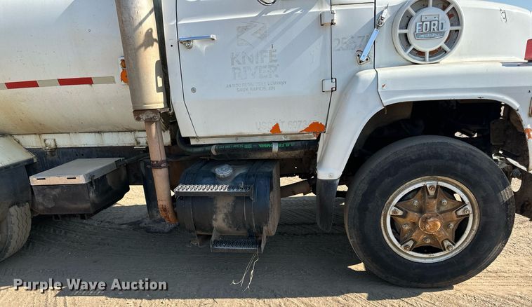 image for item LR9523 1980 Ford  8000 water truck