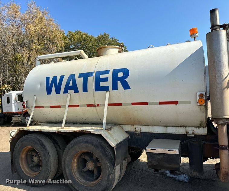 image for item LR9523 1980 Ford  8000 water truck