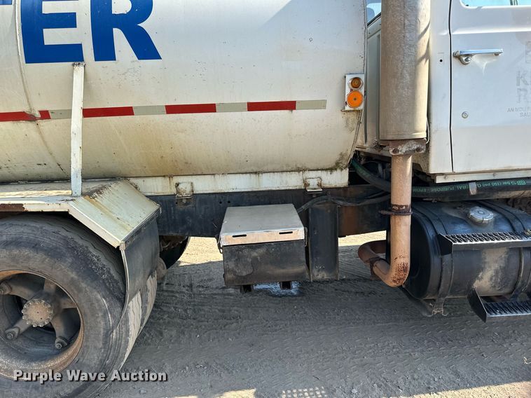 image for item LR9523 1980 Ford  8000 water truck