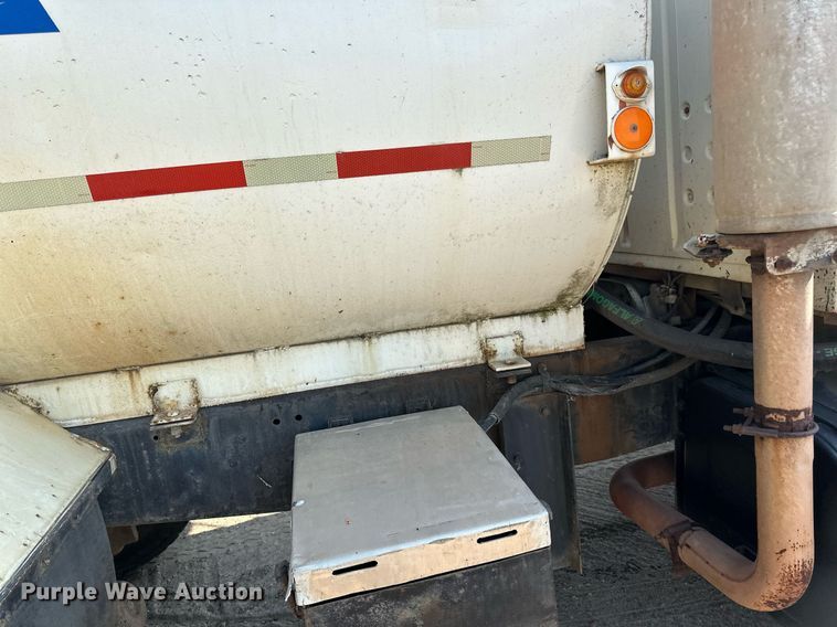 image for item LR9523 1980 Ford  8000 water truck