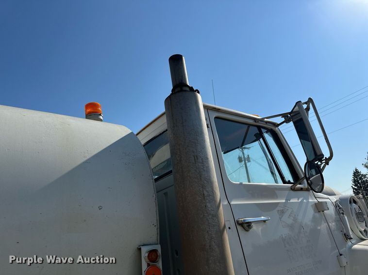 image for item LR9523 1980 Ford  8000 water truck