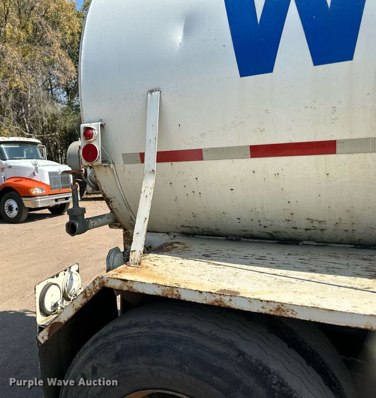 image for item LR9523 1980 Ford  8000 water truck