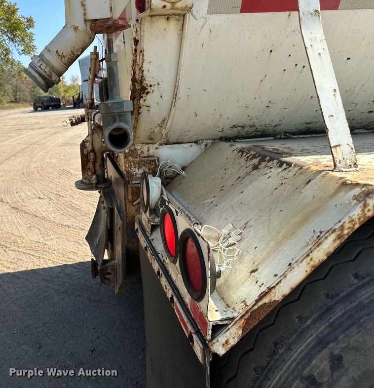 image for item LR9523 1980 Ford  8000 water truck