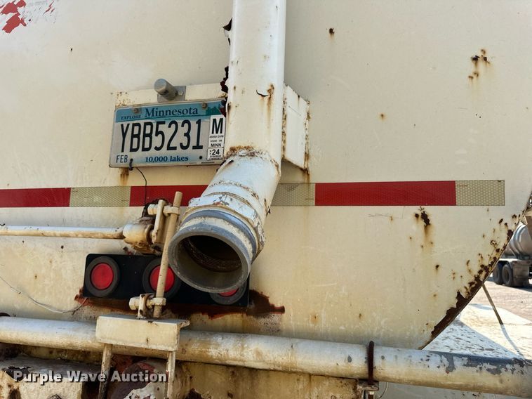 image for item LR9523 1980 Ford  8000 water truck