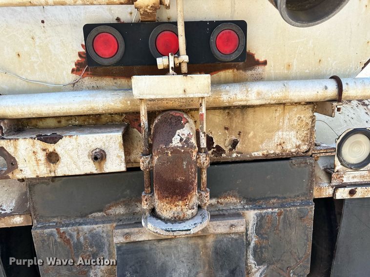 image for item LR9523 1980 Ford  8000 water truck