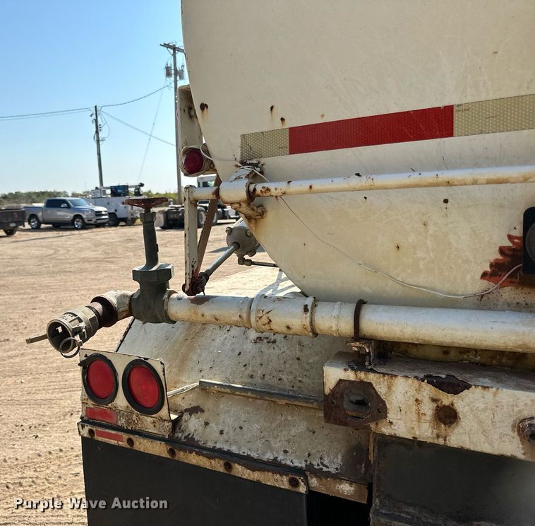 image for item LR9523 1980 Ford  8000 water truck