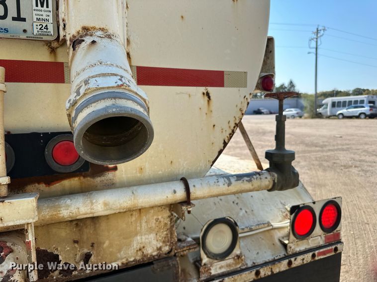 image for item LR9523 1980 Ford  8000 water truck