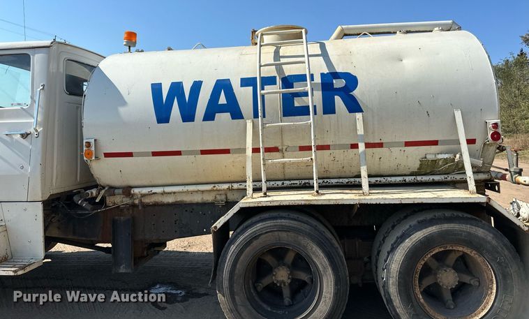 image for item LR9523 1980 Ford  8000 water truck