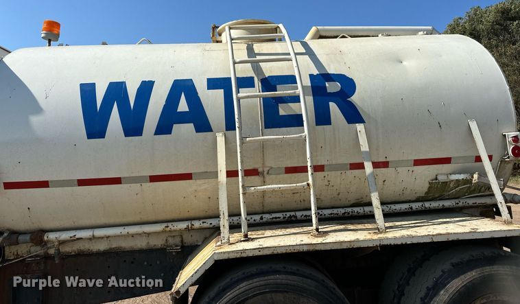 image for item LR9523 1980 Ford  8000 water truck