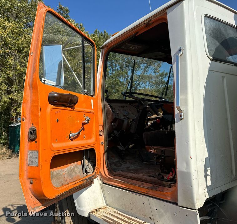 image for item LR9523 1980 Ford  8000 water truck