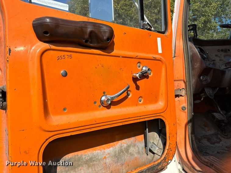image for item LR9523 1980 Ford  8000 water truck