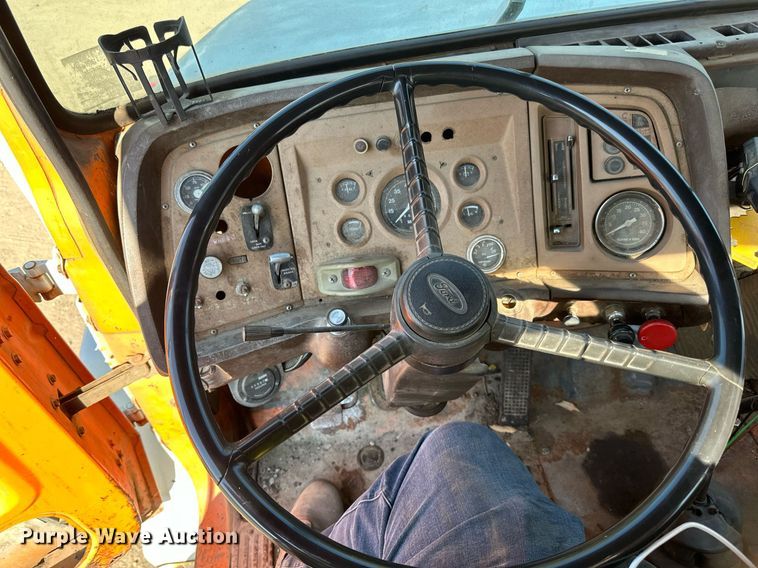 image for item LR9523 1980 Ford  8000 water truck