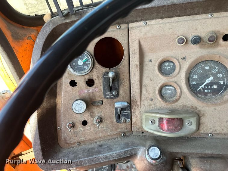 image for item LR9523 1980 Ford  8000 water truck