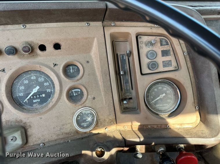 image for item LR9523 1980 Ford  8000 water truck