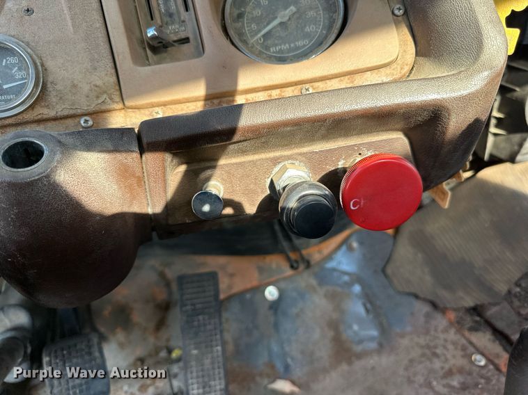 image for item LR9523 1980 Ford  8000 water truck