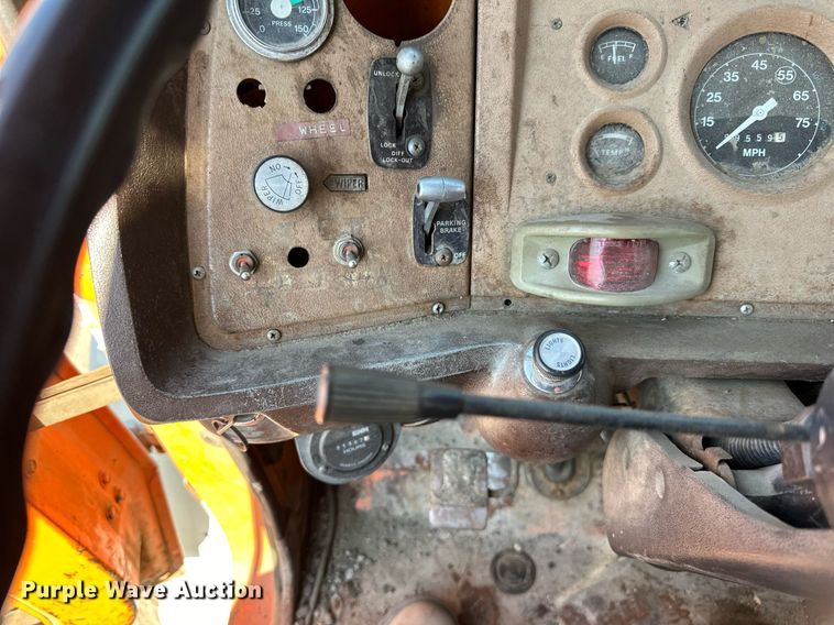 image for item LR9523 1980 Ford  8000 water truck