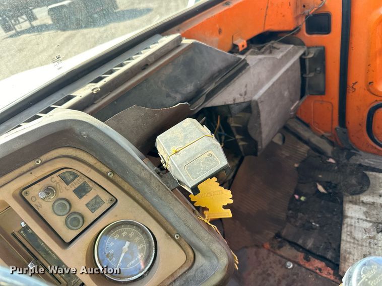 image for item LR9523 1980 Ford  8000 water truck