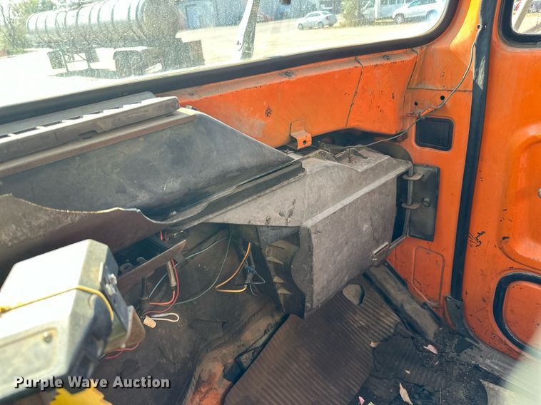 image for item LR9523 1980 Ford  8000 water truck