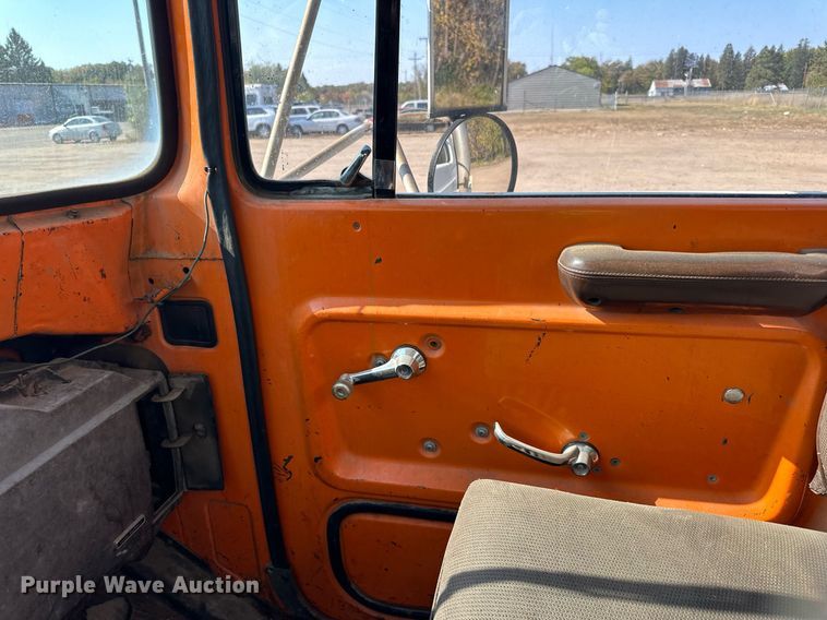 image for item LR9523 1980 Ford  8000 water truck