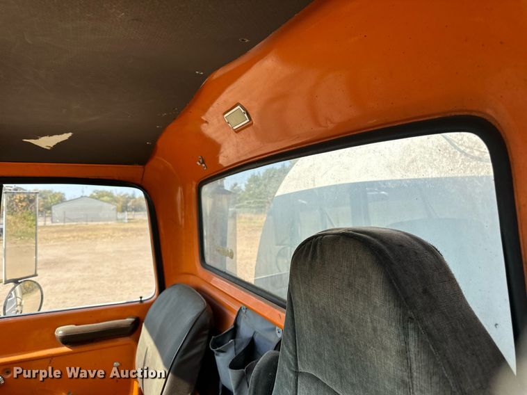 image for item LR9523 1980 Ford  8000 water truck