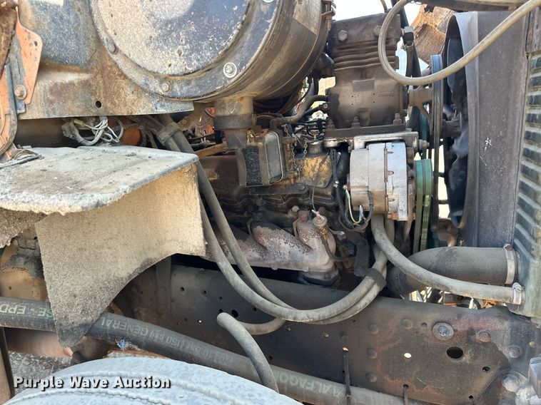 image for item LR9523 1980 Ford  8000 water truck