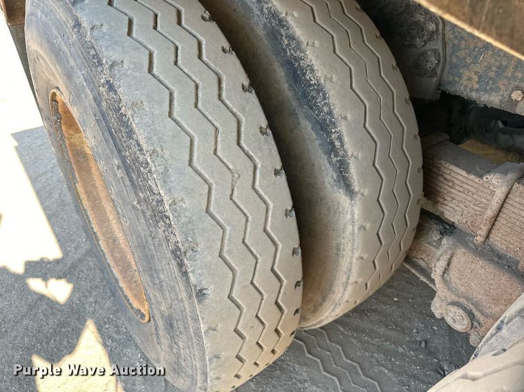 image for item LR9523 1980 Ford  8000 water truck