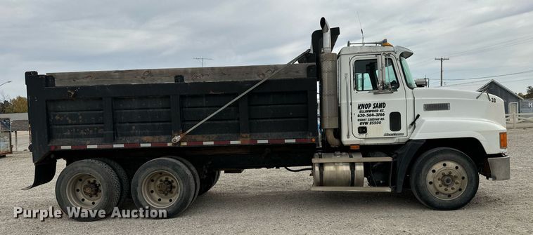 image for item MS9882 1998 Mack  CH613 MaxiCruise dump truck
